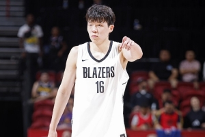 法国拓媒：为何不让杨瀚森在低位得到传球？只投篮8次不正常